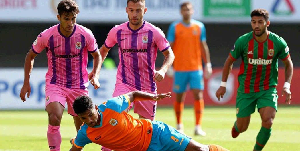 Khi V.League Học Cách Ngừng Yêu Thống Kê: Bài Học Từ Một Báo Cáo Rỗng Và Cái Chết Của Sự Chắc Chắn