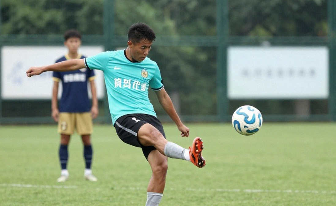Chín trang hồ sơ trắng: bóng đá Việt Nam 2026 và khoảng lặng dữ liệu